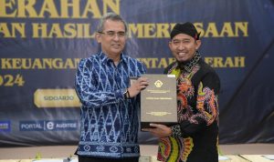 (Foto : Istimewa) Bupati Sumenep menerima penghargaan WTP oleh Badan Pemeriksa Keuangan (BPK) RI atas Laporan Keuangan Daerah (LKPD) 2024