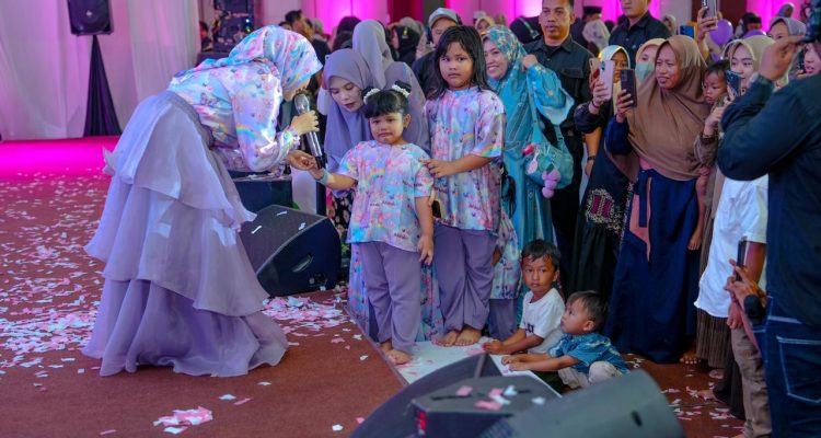 Kemeriahan suasana perayaan ulang tahun Afifah bersama seribu anak yatim